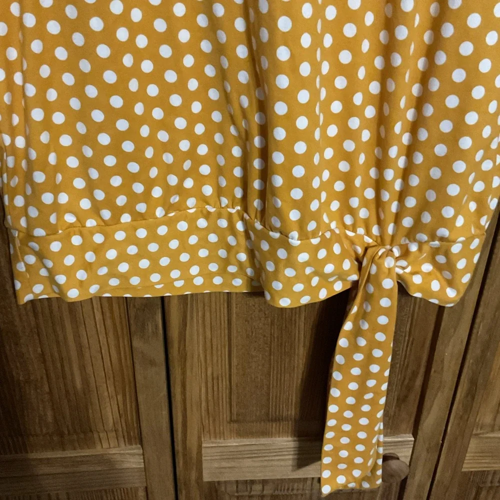Coco’s cloZet Polka Dot Top - Picture 3 of 3